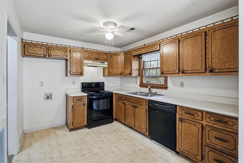 3 bedroom, 3 bathroom, 1,313 sq ft townhouse under contract at 1709 Winchester Way, Conyers, GA 30013 — photo 8