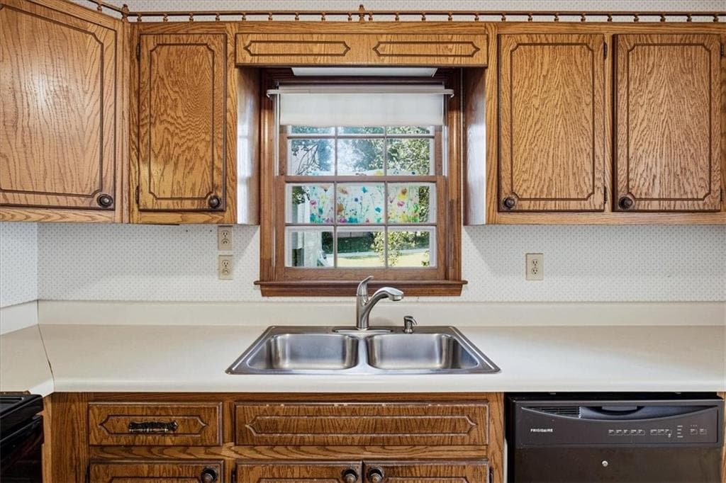 3 bedroom, 3 bathroom, 1,313 sq ft townhouse under contract at 1709 Winchester Way, Conyers, GA 30013 — photo 9