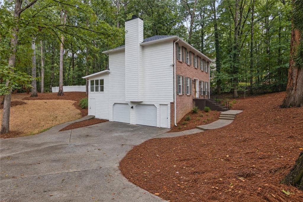 4 bedroom, 3 bathroom, 2,397 sq ft single family residence under contract at 120 Catharine Lane, Fayetteville, GA 30214 — photo 4