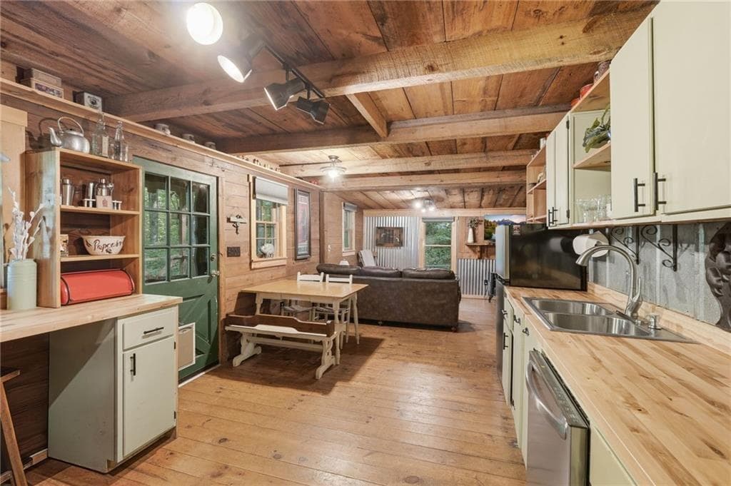 3 bedroom, 2 bathroom, 1,892 sq ft single family residence for sale at 85 Clear Lake Court, Ellijay, GA 30540 — photo 5