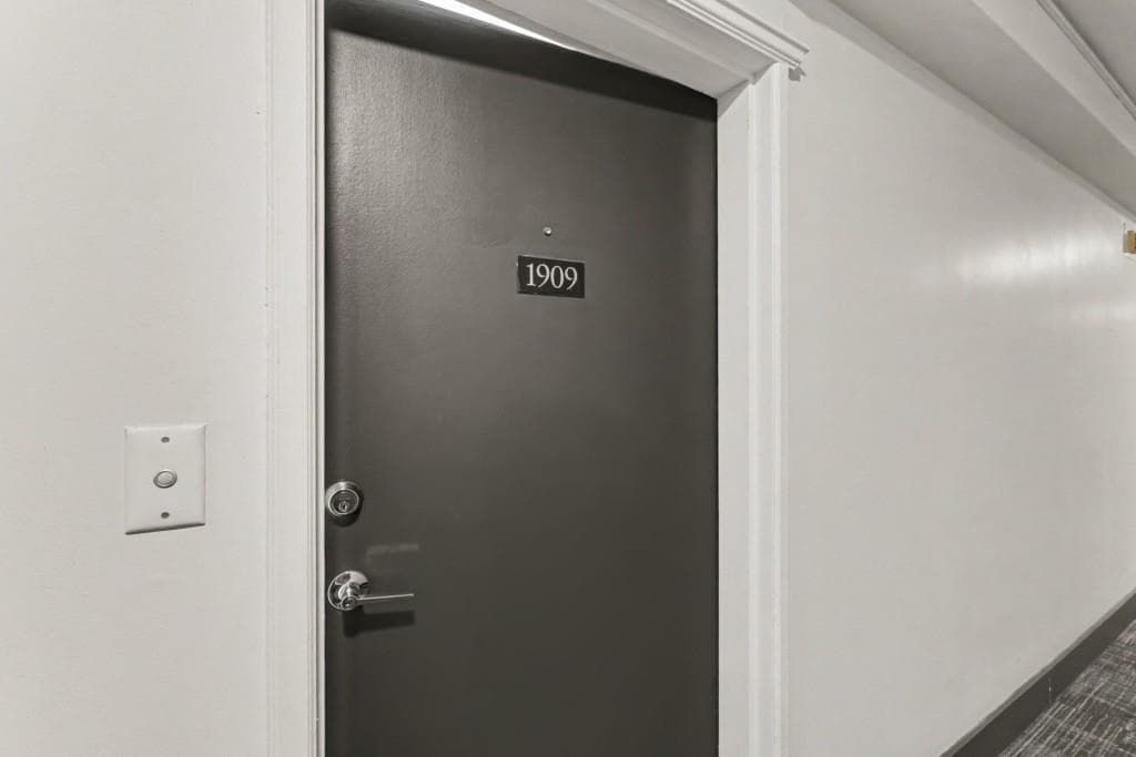 1 bedroom, 1 bathroom, 786 sq ft single family residence for sale at 620 PEACHTREE Street 1909, Atlanta, GA 30308 — photo 3