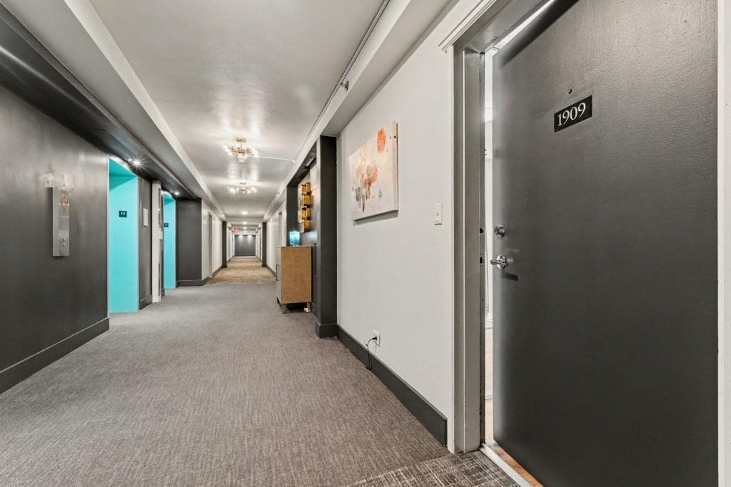 1 bedroom, 1 bathroom, 786 sq ft single family residence for sale at 620 PEACHTREE Street 1909, Atlanta, GA 30308 — photo 4