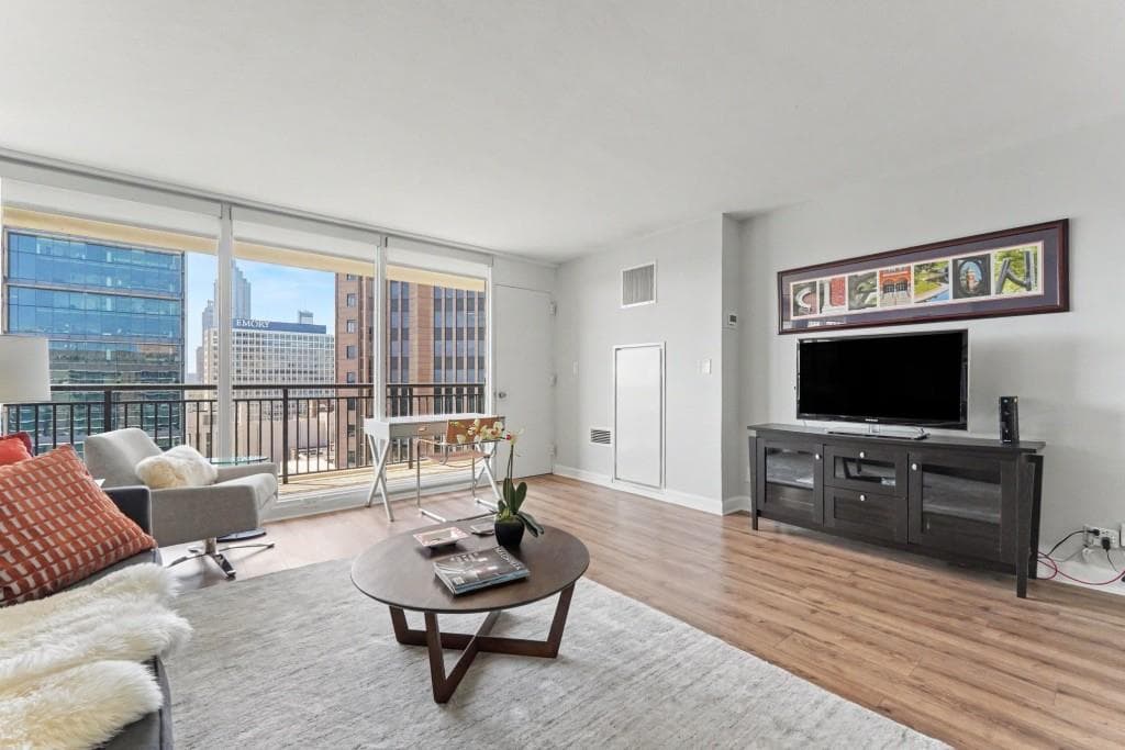 1 bedroom, 1 bathroom, 786 sq ft single family residence for sale at 620 PEACHTREE Street 1909, Atlanta, GA 30308 — photo 5