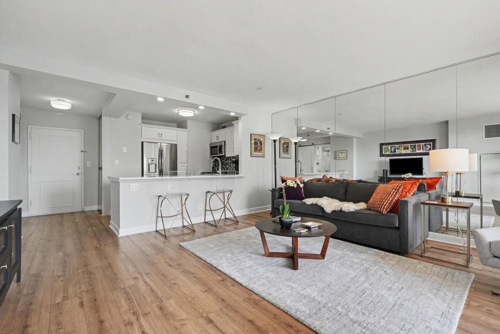 1 bedroom, 1 bathroom, 786 sq ft single family residence for sale at 620 PEACHTREE Street 1909, Atlanta, GA 30308 — photo 7