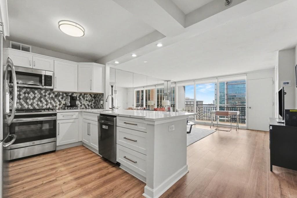 1 bedroom, 1 bathroom, 786 sq ft single family residence for sale at 620 PEACHTREE Street 1909, Atlanta, GA 30308 — photo 8