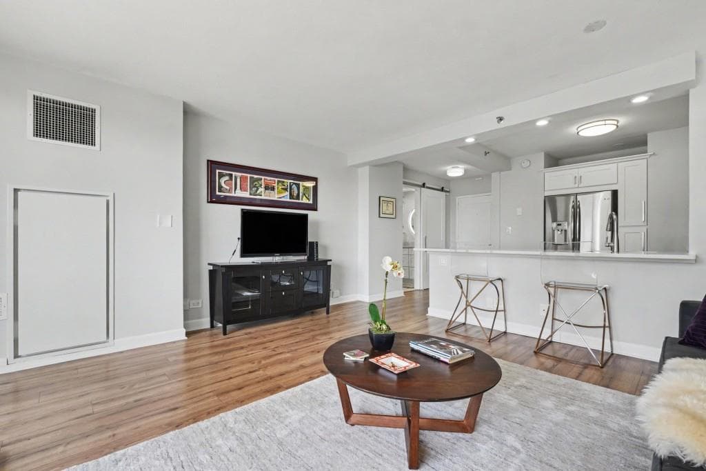 1 bedroom, 1 bathroom, 786 sq ft single family residence for sale at 620 PEACHTREE Street 1909, Atlanta, GA 30308 — photo 9