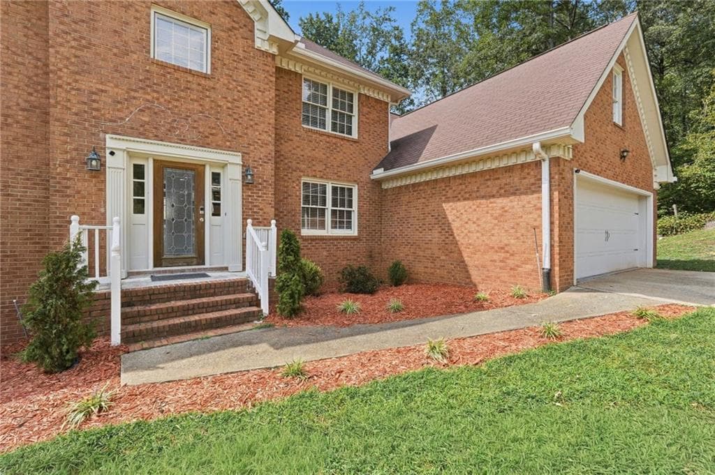 5 bedroom, 3 bathroom, 3,523 sq ft single family residence for sale at 835 Lockriver Way, Lawrenceville, GA 30044 — photo 3