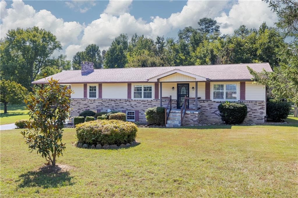 3 bedroom, 3 bathroom, 1,760 sq ft single family residence for sale at 63 Sunset Drive, Ringgold, GA 30736