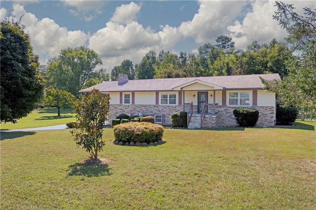 3 bedroom, 3 bathroom, 1,760 sq ft single family residence for sale at 63 Sunset Drive, Ringgold, GA 30736 — photo 8