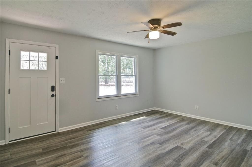 3 bedroom, 1 bathroom, 1,075 sq ft single family residence for sale at 3939 Morris Circle, Douglasville, GA 30135 — photo 3