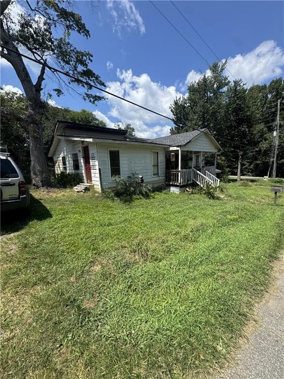 3 bedroom, 1 bathroom, 1,692 sq ft single family residence for sale at 102 Oak Drive, Acworth, GA 30101