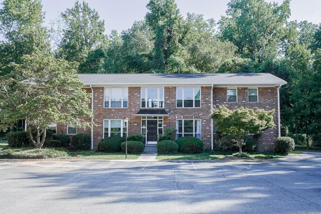 2 bedroom, 1 bathroom, 923 sq ft condominium for sale at 510 Coventry Road 11B, Decatur, GA 30030