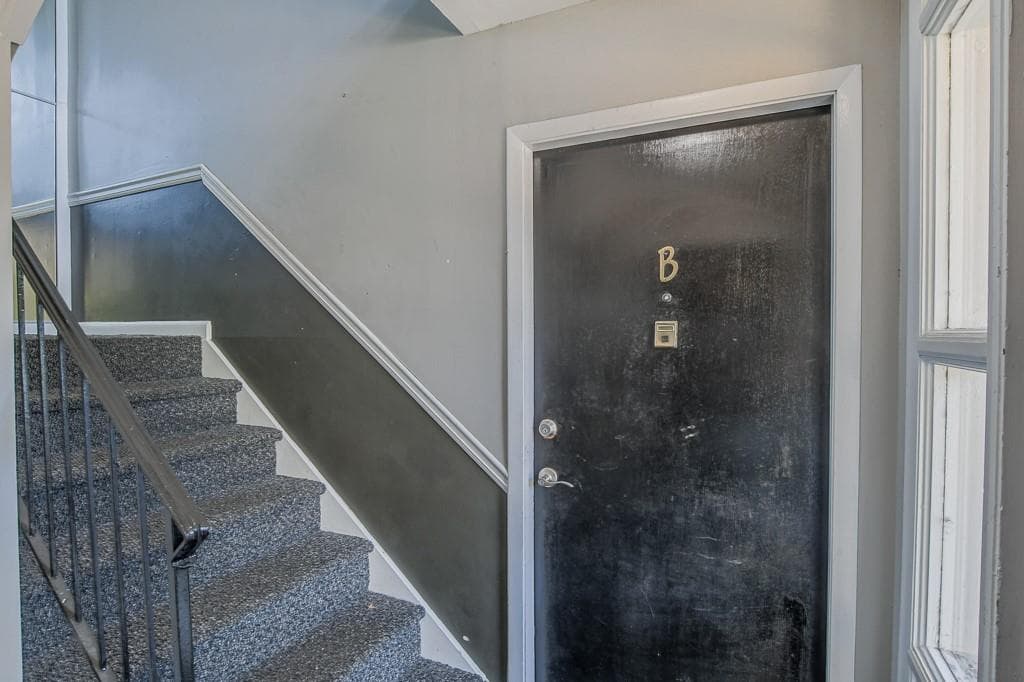 2 bedroom, 1 bathroom, 923 sq ft condominium for sale at 510 Coventry Road 11B, Decatur, GA 30030 — photo 2