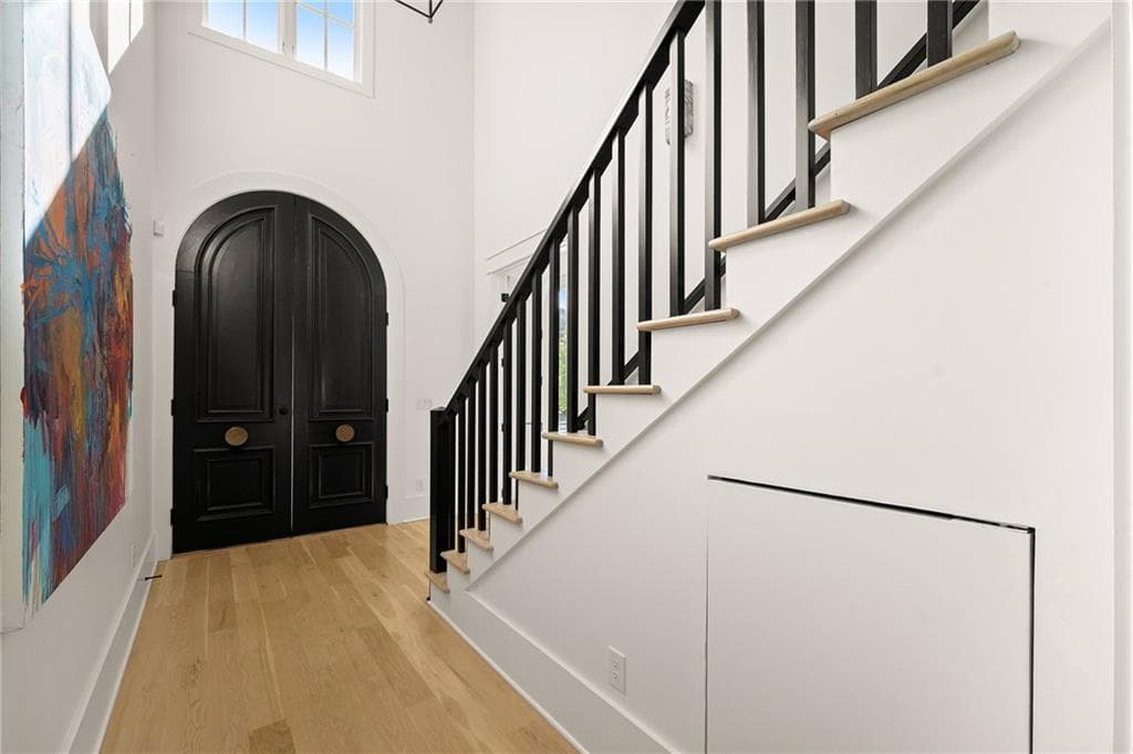 4 bedroom, 5 bathroom, 4,085 sq ft single family residence under contract at 142 Weyhill Court, Alpharetta, GA 30009 — photo 7