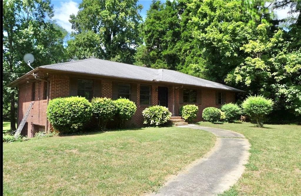 3 bedroom, 2 bathroom, 1,570 sq ft single family residence under contract at 2808 Benjamin E Mays Drive, Atlanta, GA 30311