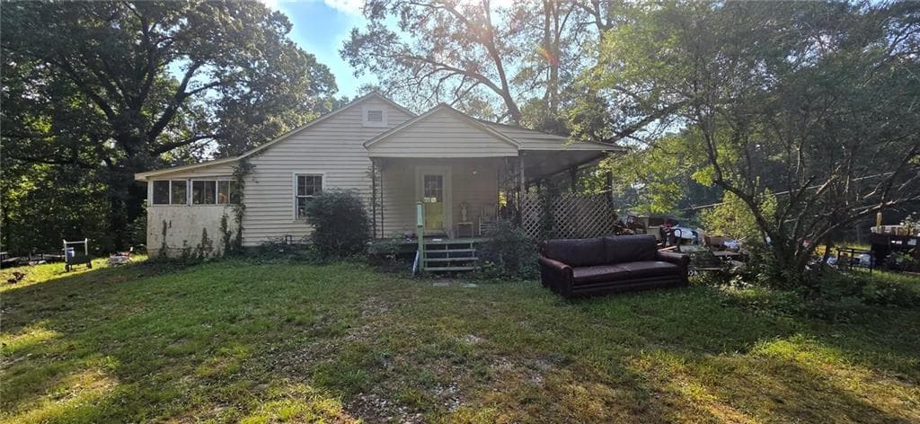 2 bedroom, 1 bathroom, 916 sq ft single family residence for sale at 789 Buchanan Highway, Dallas, GA 30157