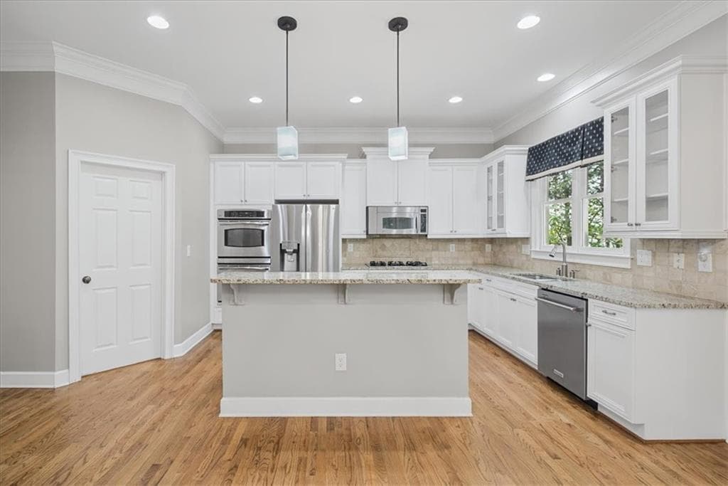 5 bedroom, 6 bathroom, 5,560 sq ft single family residence for sale at 475 Trowgate Lane, Atlanta, GA 30350 — photo 7