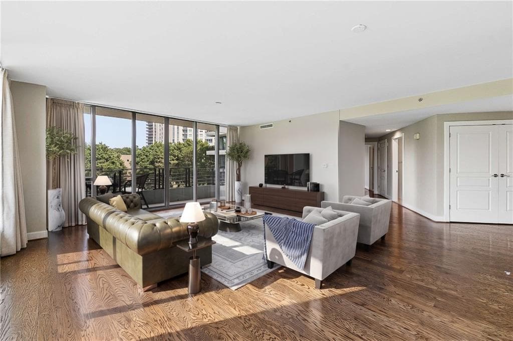 3 bedroom, 3 bathroom, 1,940 sq ft condominium for sale at 700 Park Regency Place 707, Atlanta, GA 30326 — photo 4