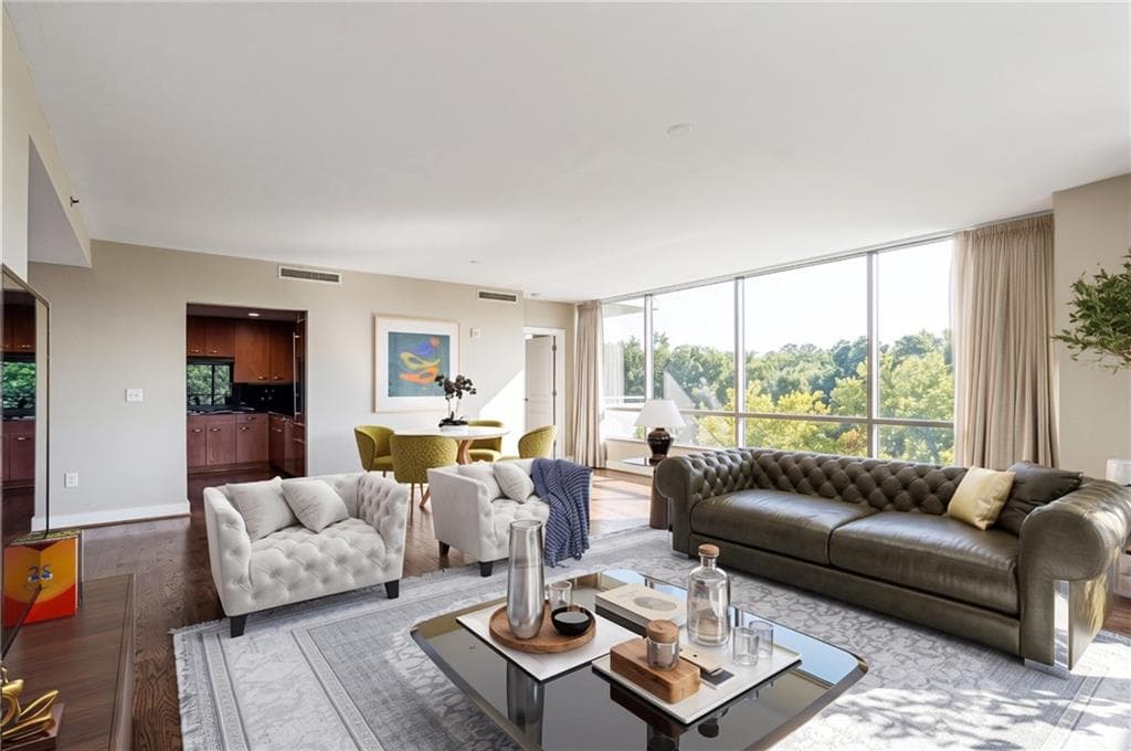 3 bedroom, 3 bathroom, 1,940 sq ft condominium for sale at 700 Park Regency Place 707, Atlanta, GA 30326 — photo 5