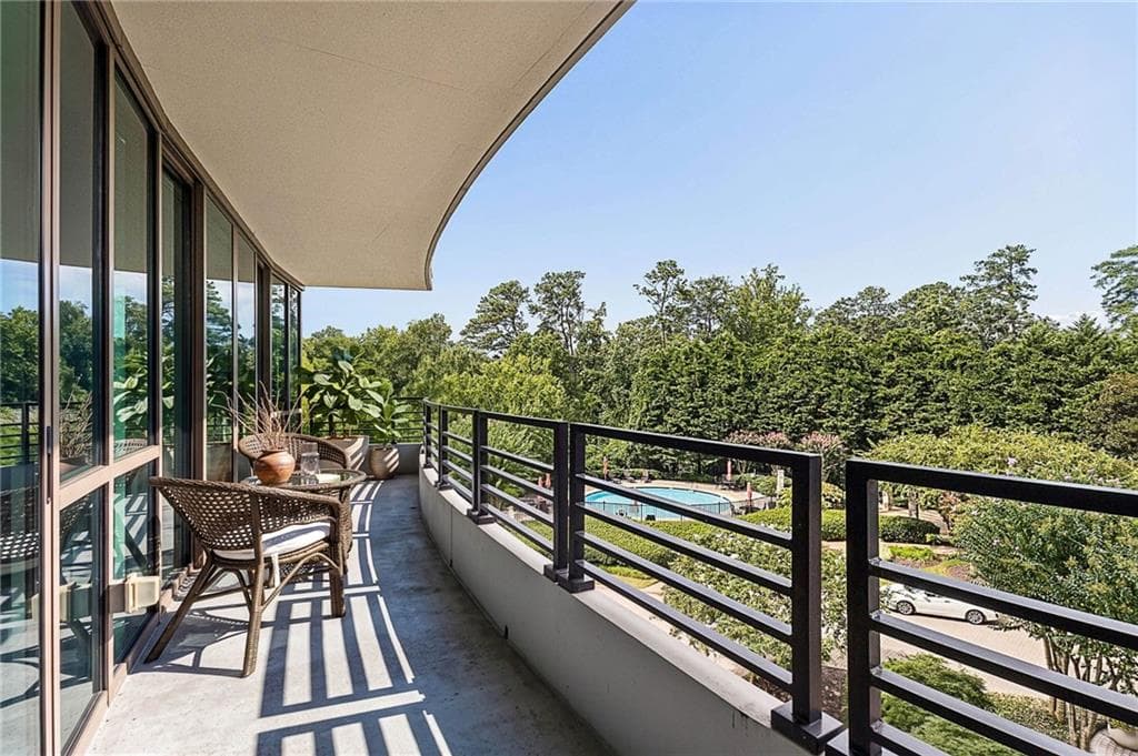 3 bedroom, 3 bathroom, 1,940 sq ft condominium for sale at 700 Park Regency Place 707, Atlanta, GA 30326 — photo 7
