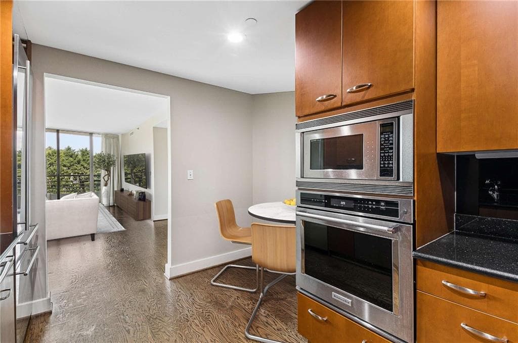3 bedroom, 3 bathroom, 1,940 sq ft condominium for sale at 700 Park Regency Place 707, Atlanta, GA 30326 — photo 10