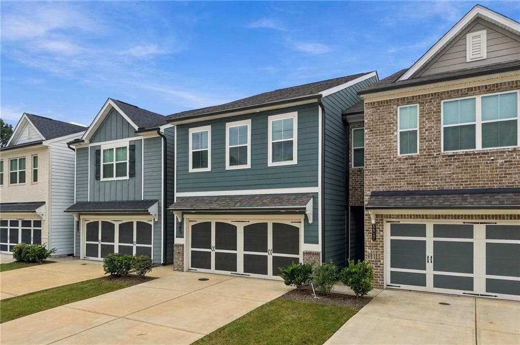 3 bedroom, 3 bathroom, 1,912 sq ft townhouse for sale at 5313 Melbourne Lane, Flowery Branch, GA 30542 — photo 2