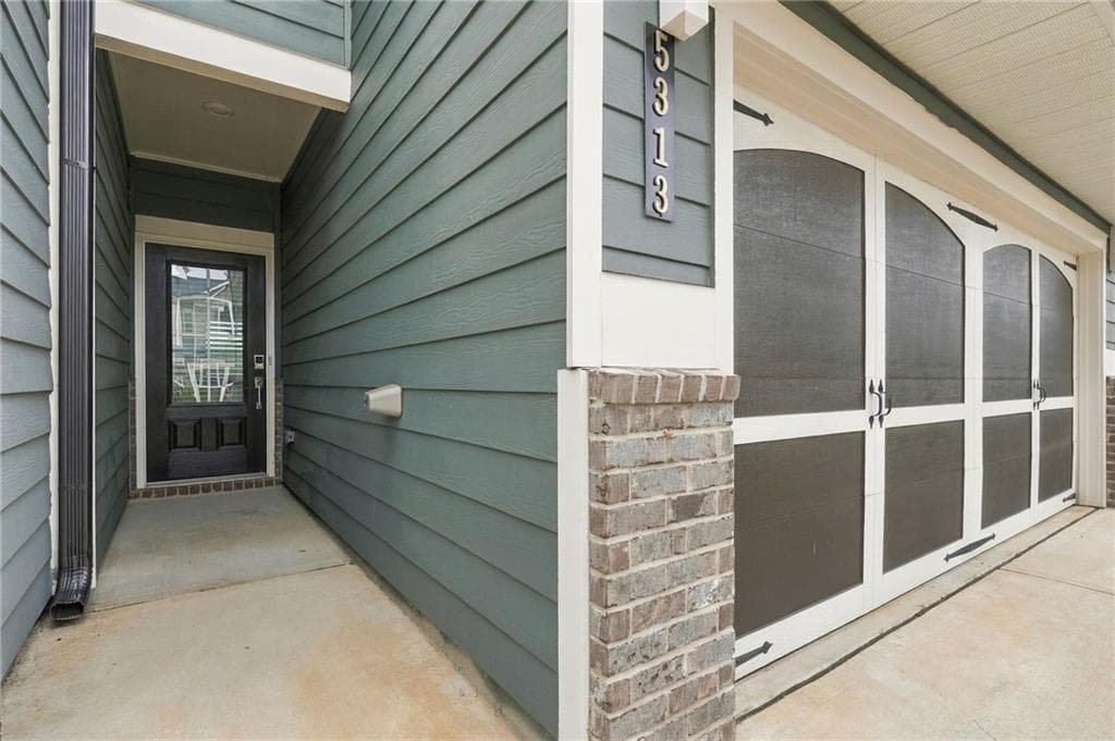 3 bedroom, 3 bathroom, 1,912 sq ft townhouse for sale at 5313 Melbourne Lane, Flowery Branch, GA 30542 — photo 3