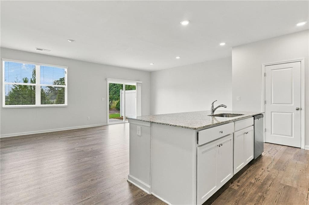 3 bedroom, 3 bathroom, 1,912 sq ft townhouse for sale at 5313 Melbourne Lane, Flowery Branch, GA 30542 — photo 8