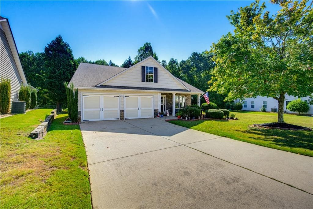 2 bedroom, 2 bathroom, 1,338 sq ft single family residence for sale at 670 Majesty Crossing, Winder, GA 30680 — photo 3