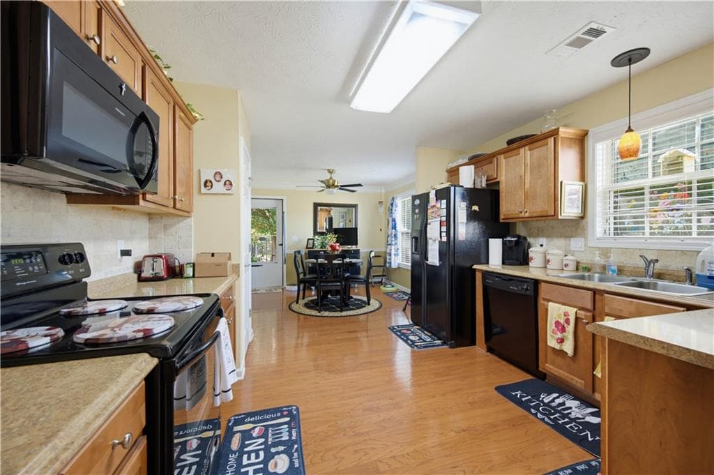 2 bedroom, 2 bathroom, 1,338 sq ft single family residence for sale at 670 Majesty Crossing, Winder, GA 30680 — photo 7