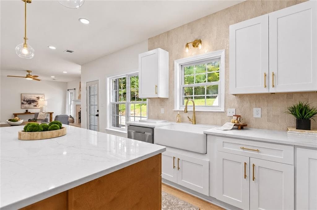 5 bedroom, 3 bathroom, 3,266 sq ft single family residence under contract at 4049 Due West Road, Marietta, GA 30064 — photo 3