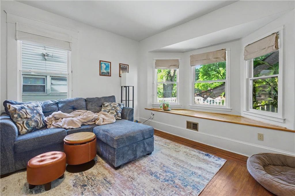 2 bedroom, 2 bathroom, 1,810 sq ft single family residence for sale at 957 Saint Charles Avenue, Atlanta, GA 30306 — photo 4