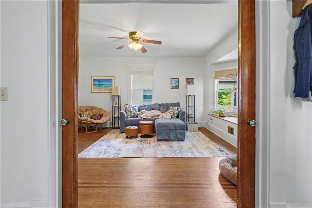 2 bedroom, 2 bathroom, 1,810 sq ft single family residence for sale at 957 Saint Charles Avenue, Atlanta, GA 30306 — photo 5