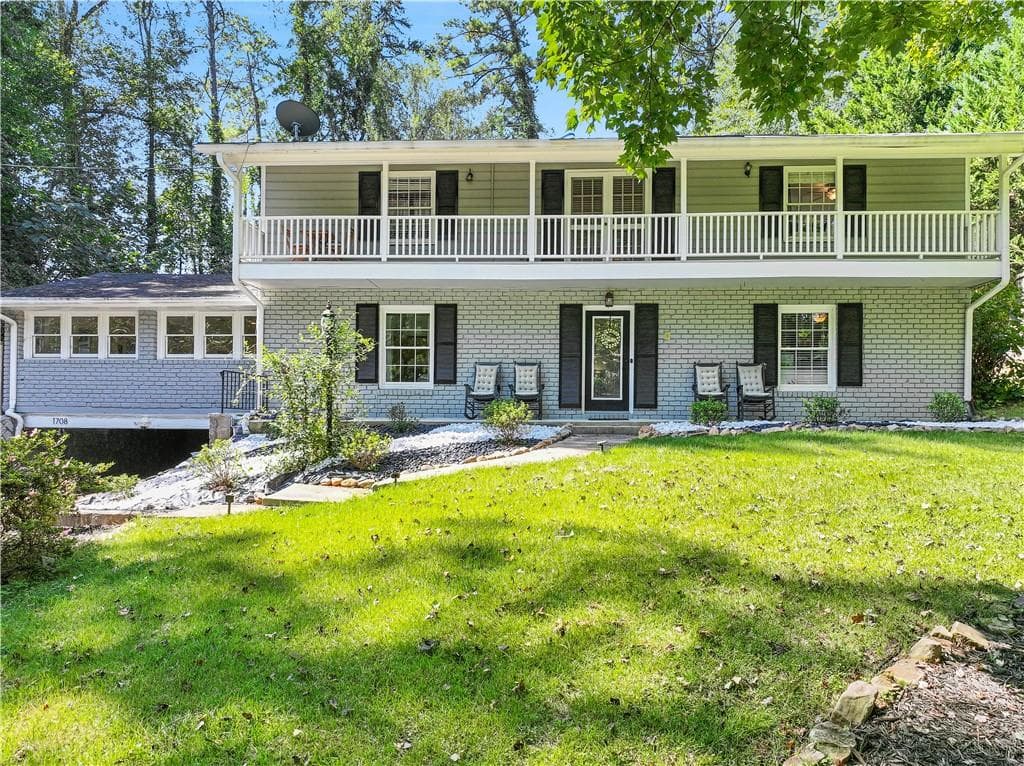 5 bedroom, 4 bathroom, 3,076 sq ft single family residence for rent at 1708 Childerlee Lane, Atlanta, GA 30329 for $4,900 a month — photo 2
