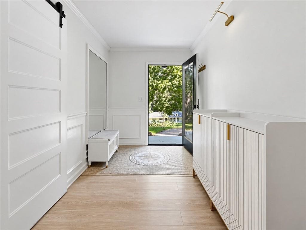 5 bedroom, 4 bathroom, 3,076 sq ft single family residence for rent at 1708 Childerlee Lane, Atlanta, GA 30329 for $4,900 a month — photo 4