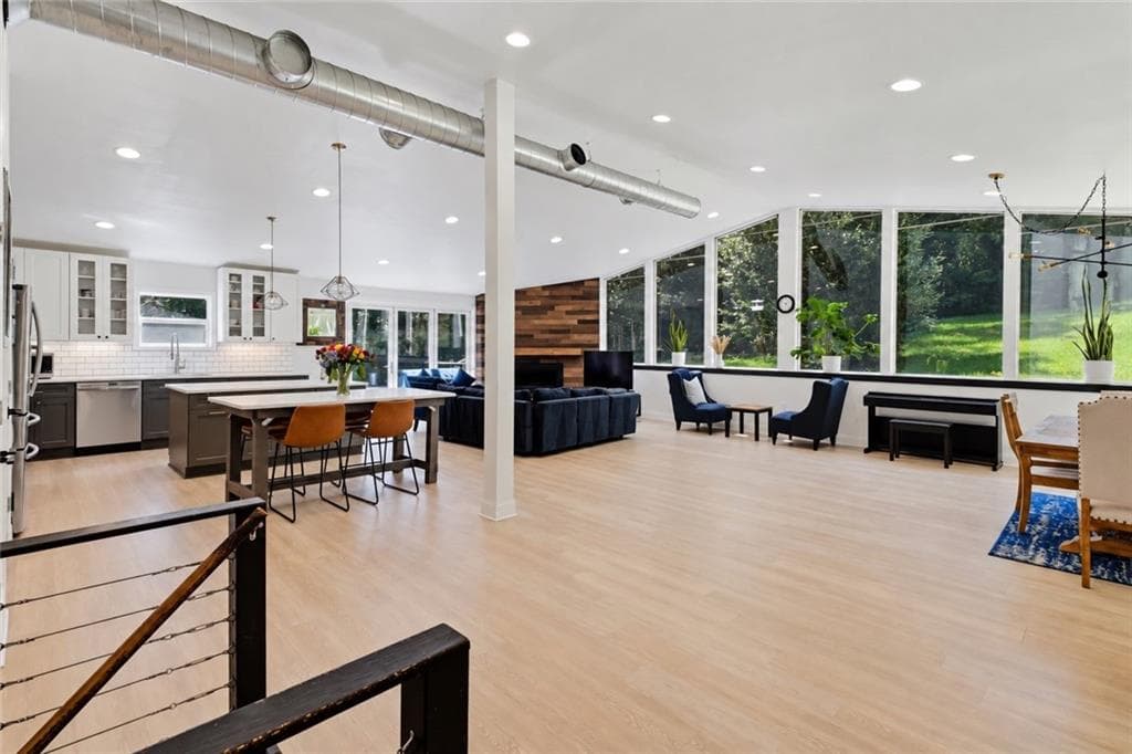 5 bedroom, 4 bathroom, 3,076 sq ft single family residence for rent at 1708 Childerlee Lane, Atlanta, GA 30329 for $4,900 a month — photo 6