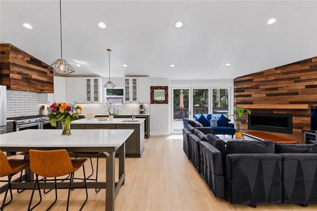 5 bedroom, 4 bathroom, 3,076 sq ft single family residence for rent at 1708 Childerlee Lane, Atlanta, GA 30329 for $4,900 a month — photo 9