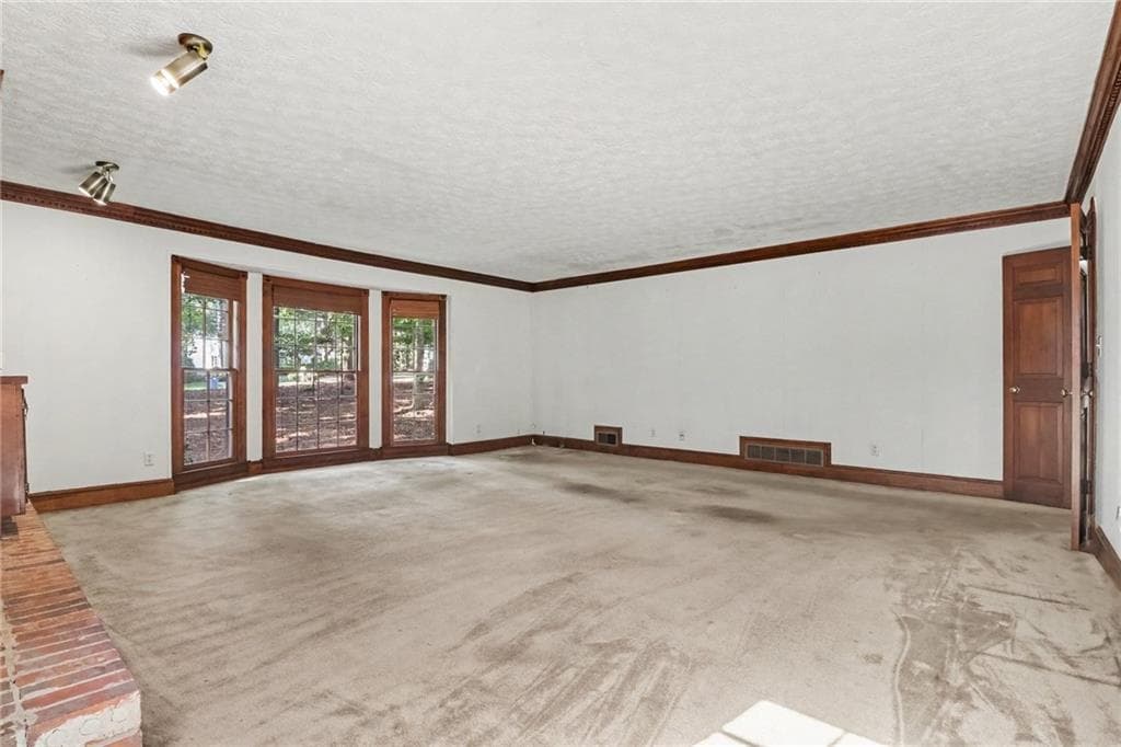 6 bedroom, 3 bathroom, 2,892 sq ft single family residence under contract at 170 Pruitt Drive, Alpharetta, GA 30004 — photo 9