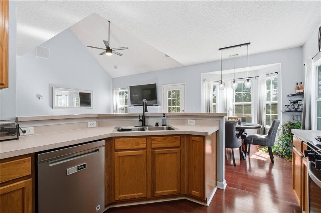5 bedroom, 3 bathroom, 1,904 sq ft single family residence for sale at 272 Beckenham Lane, Dacula, GA 30019 — photo 7