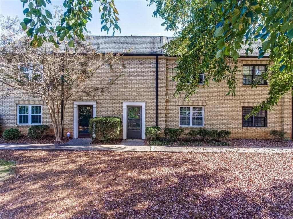 3 bedroom, 3 bathroom, 1,564 sq ft townhouse for rent at 280 Winding River Road B, Atlanta, GA 30350 for $2,250 a month — photo 2