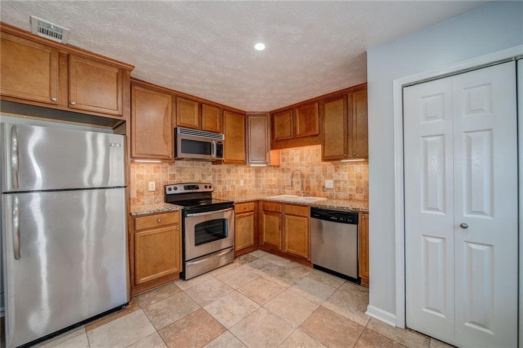 3 bedroom, 3 bathroom, 1,564 sq ft townhouse for rent at 280 Winding River Road B, Atlanta, GA 30350 for $2,250 a month — photo 10