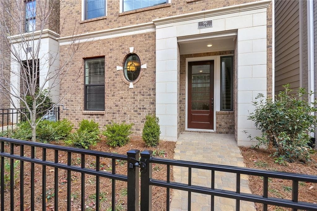 3 bedroom, 3 bathroom, 2,092 sq ft single family residence for sale at 582 Broadview Place, Atlanta, GA 30324 — photo 7