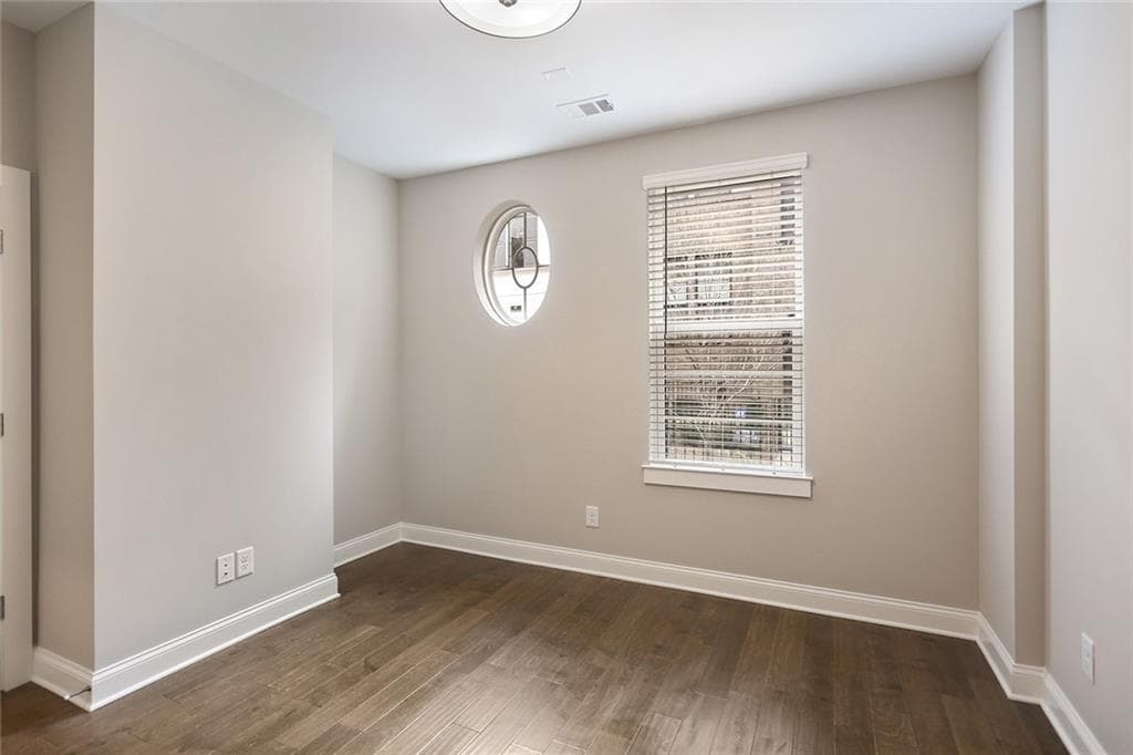 3 bedroom, 3 bathroom, 2,092 sq ft single family residence for sale at 582 Broadview Place, Atlanta, GA 30324 — photo 8