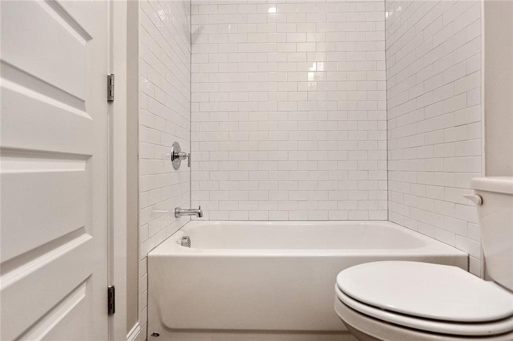 3 bedroom, 3 bathroom, 2,092 sq ft single family residence for sale at 582 Broadview Place, Atlanta, GA 30324 — photo 10