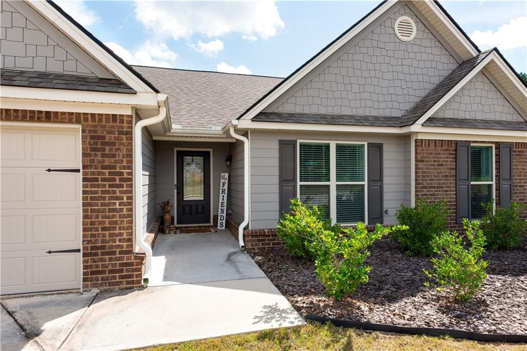 4 bedroom, 3 bathroom, 2,324 sq ft single family residence for sale at 117 P R Smith Boulevard, Winder, GA 30680 — photo 2