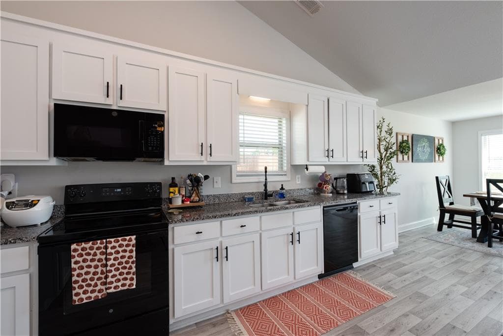 4 bedroom, 3 bathroom, 2,324 sq ft single family residence for sale at 117 P R Smith Boulevard, Winder, GA 30680 — photo 8