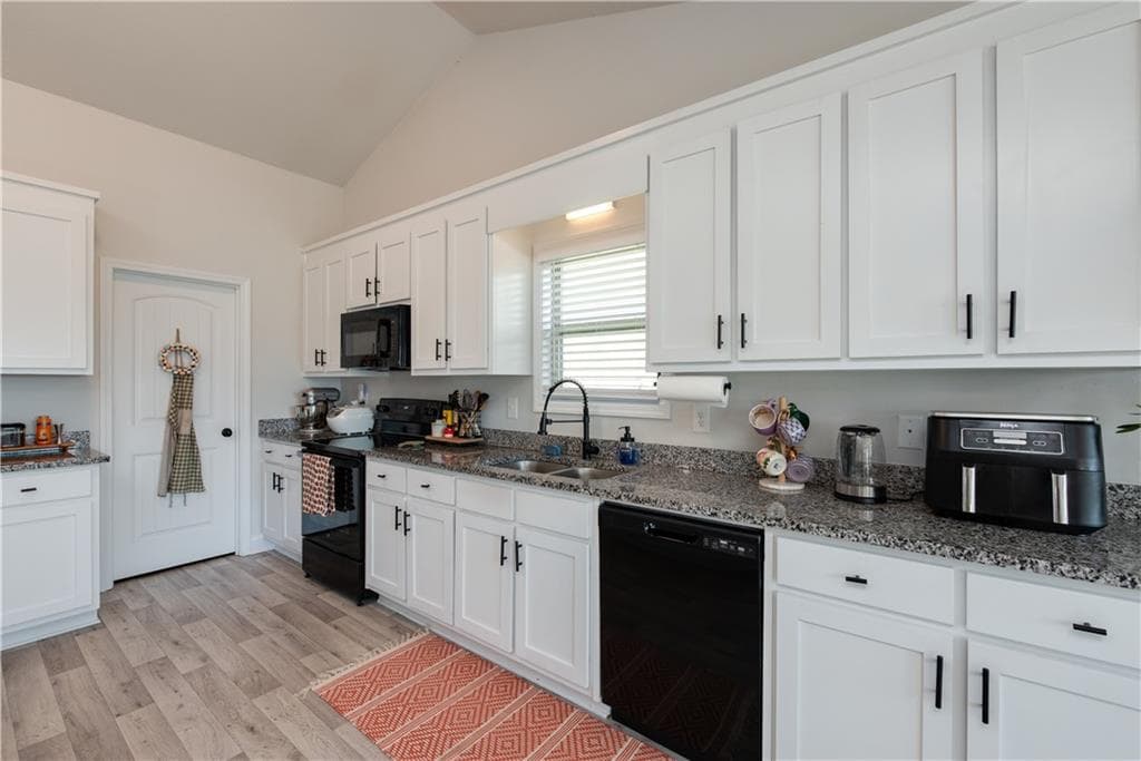 4 bedroom, 3 bathroom, 2,324 sq ft single family residence for sale at 117 P R Smith Boulevard, Winder, GA 30680 — photo 10