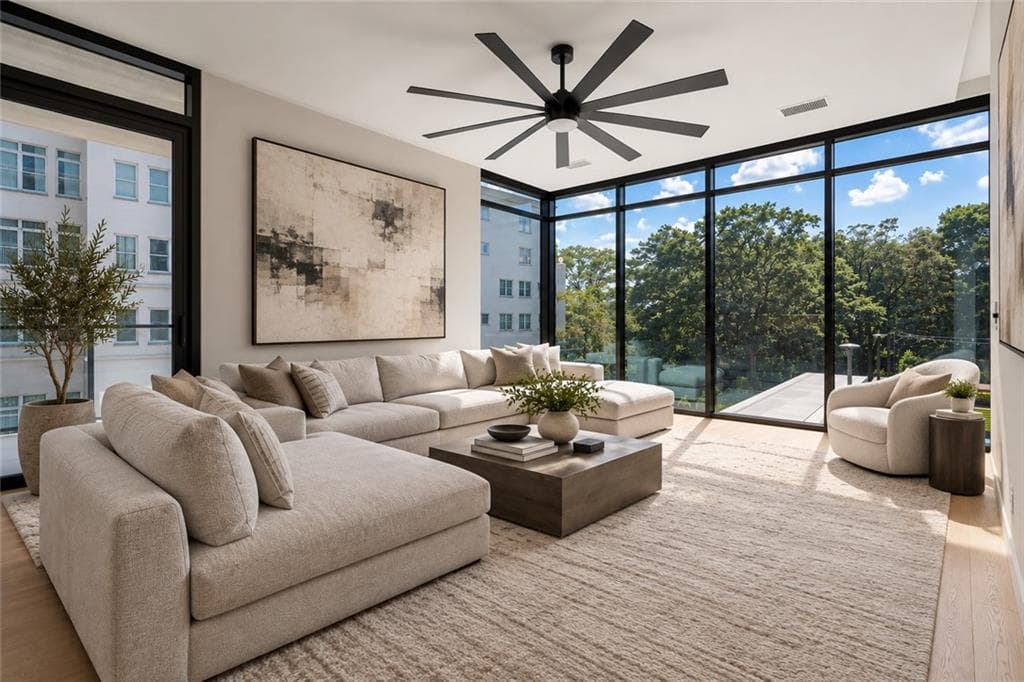 3 bedroom, 3 bathroom, 2,557 sq ft condominium for sale at 2520 Peachtree Road 403, Atlanta, GA 30305 — photo 3