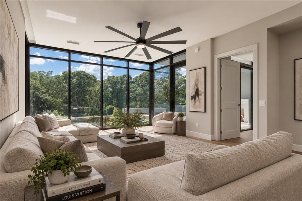 3 bedroom, 3 bathroom, 2,557 sq ft condominium for sale at 2520 Peachtree Road 403, Atlanta, GA 30305 — photo 2