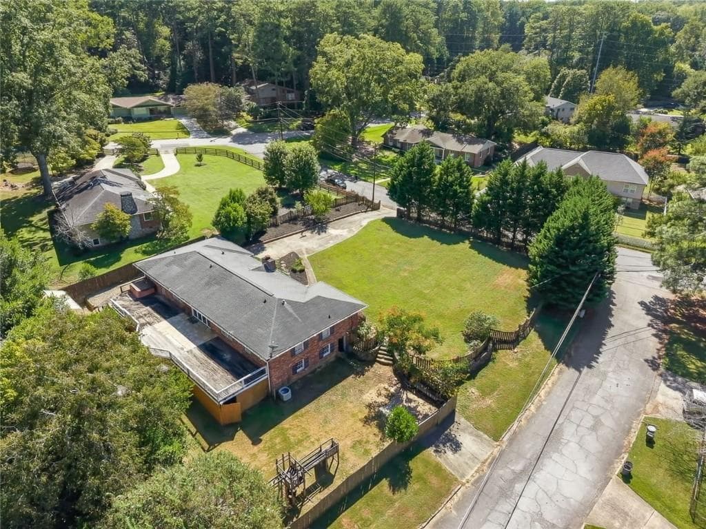 4 bedroom, 3 bathroom, 3,199 sq ft single family residence for sale at 2579 Whiteleigh Drive, Atlanta, GA 30345 — photo 3